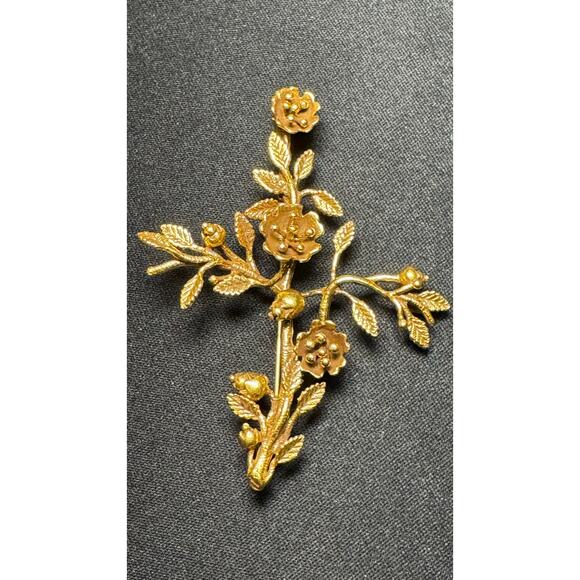 MMA BMCO USA Jewelry - MMA BMCO USA Floral Leaf Brooch/Pendant Gold Tone